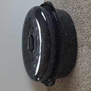 Roasting Pan - Graniteware Large Covered Roaster - Black And White  Speckles